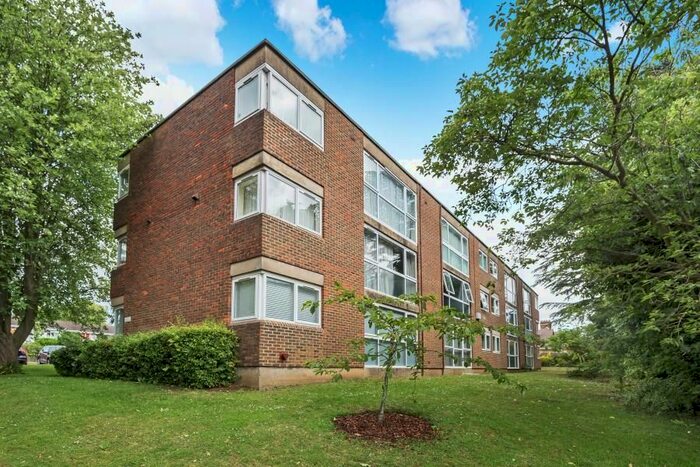 2 Bedroom Flat To Rent In Lingfield Close, Northwood, HA6
