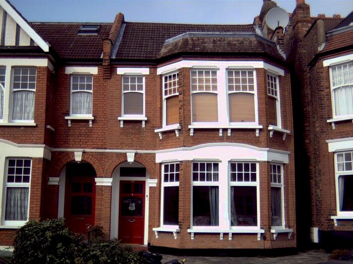 2 Bedroom Flat To Rent In Lakeside Road, Palmers Green, N13