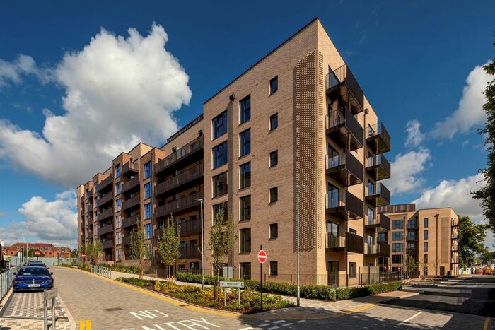 1 Bedroom Flat To Rent In Hornchurch Road, Uxbridge, UB10