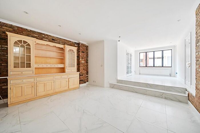 3 Bedroom End Of Terrace House To Rent In Belsize Park Mews, London, NW3