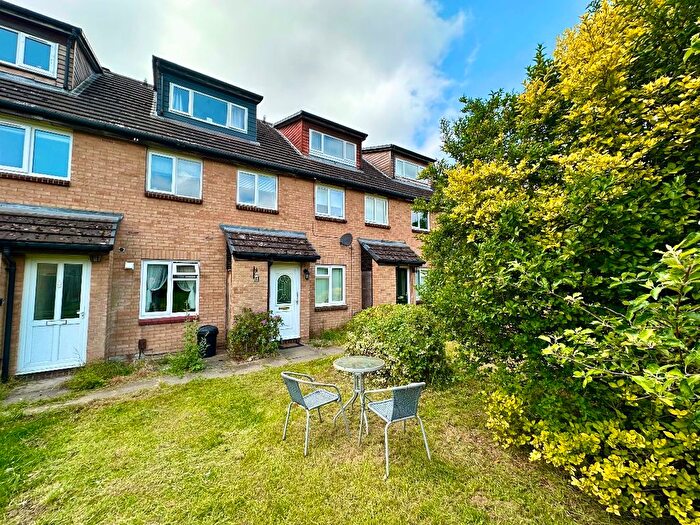 2 Bedroom Maisonette To Rent In Cornflower Way, Romford, RM3