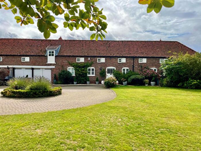 4 Bedroom Barn Conversion For Sale In Camerton Hall Lane, Camerton, Hull, HU12