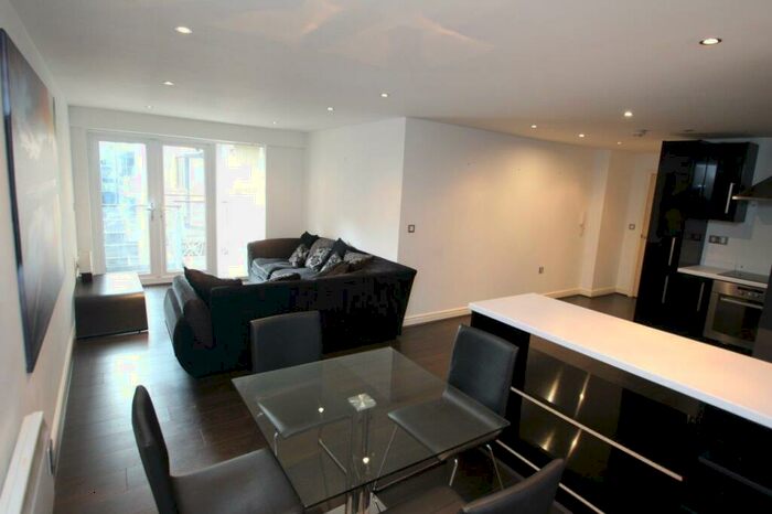 2 Bedroom Apartment To Rent In The Bar, St. James Gate, Newcastle City Centre, NE1