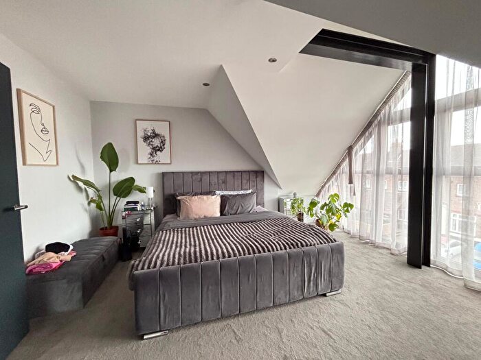 2 Bedroom Flat To Rent In Brentwood Road, Romford, RM2