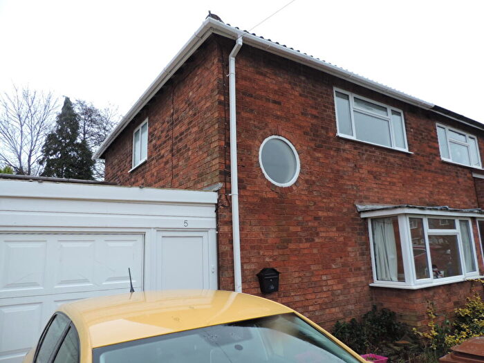3 Bedroom Semi-Detached House To Rent In Brookside Road, Mile Oak, B78
