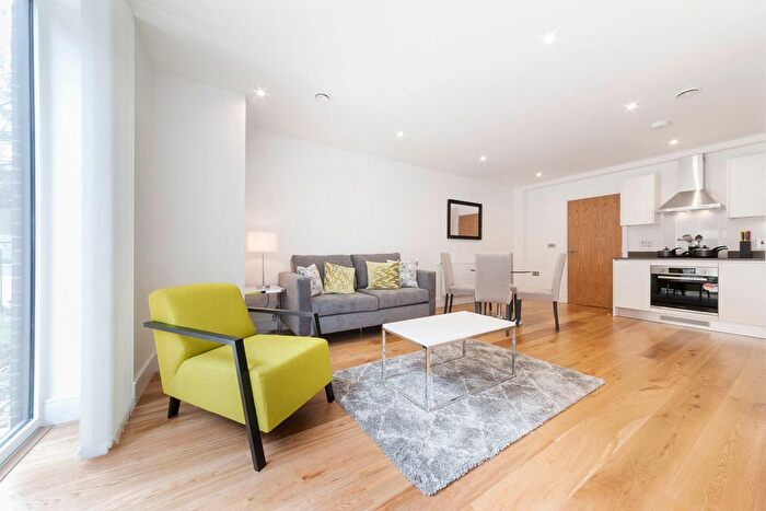 2 Bedroom Flat To Rent In West Court, Eltham, London, SE9
