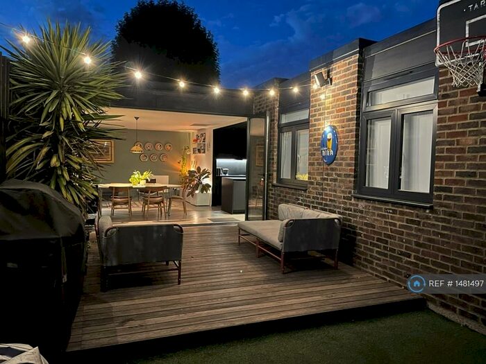 3 Bedroom Bungalow To Rent In London, London, E9