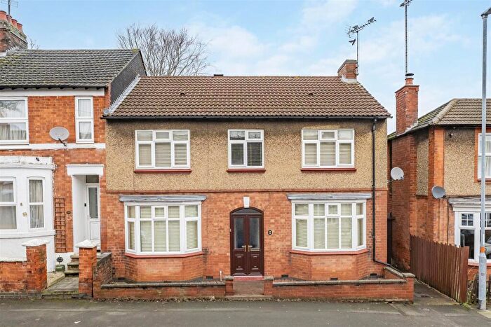 3 Bedroom Terraced House For Sale In Roundhill Road, Kettering, NN15