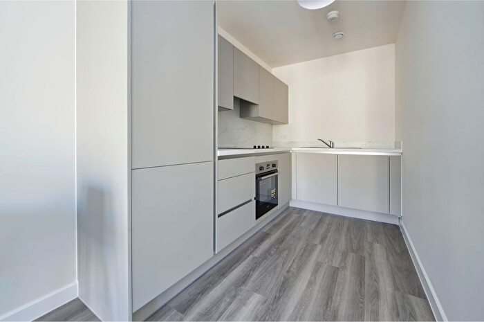 1 Bedroom Flat To Rent In Iris House, Plum Mews, Tooting, SW17
