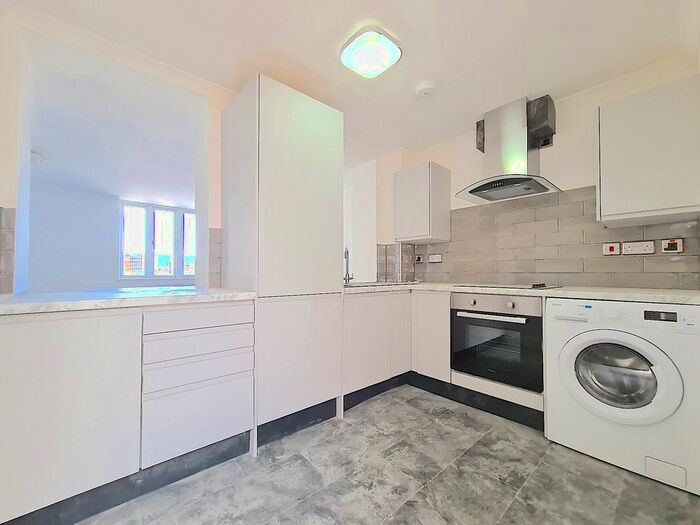 4 Bedroom Flat To Rent In Commercial Road, Aldgate, London, E1