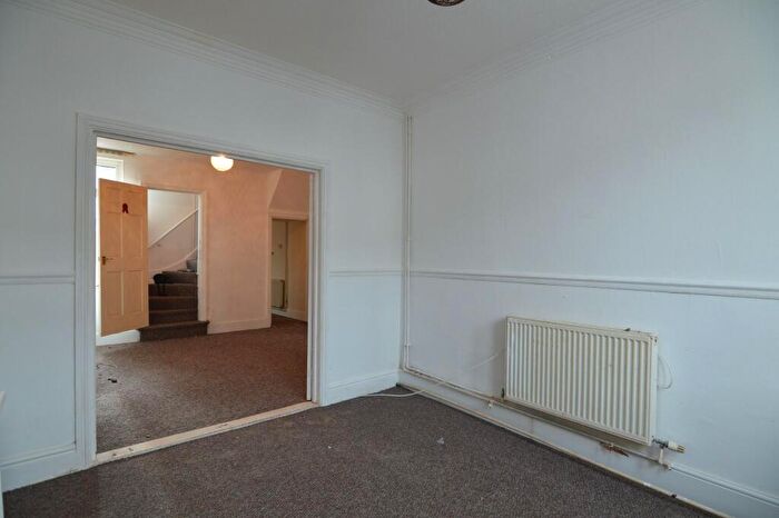 3 Bedroom Terraced House For Sale In Elsenham Road, Grimsby, DN31
