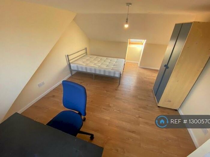 6 Bedroom Semi-Detached House To Rent In Broadlands Road, Southampton, SO17