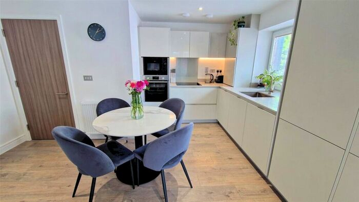 2 Bedroom Flat For Sale In Luna St. James, St. James Road, Brentwood, Essex, CM14
