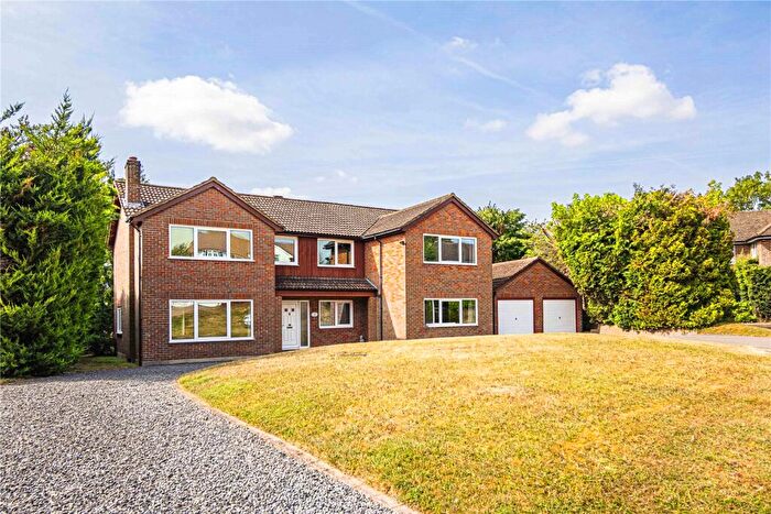 6 Bedroom Detached House For Sale In Linsey Close, Longdean Park, Hemel Hempstead, Hertfordshire, HP3