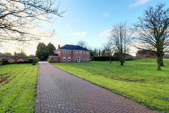 5 Bedroom Detached House For Sale In Wharf Road, Ealand, DN17