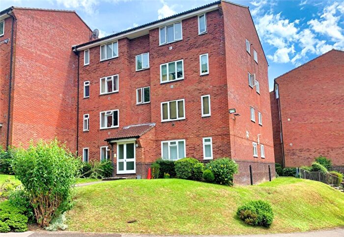1 Bedroom Apartment For Sale In St Leonards Park, East Grinstead, West Sussex, RH19
