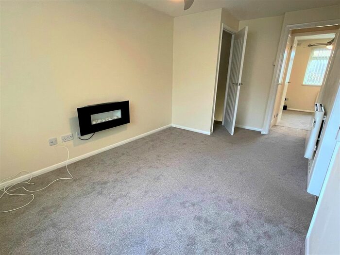 1 Bedroom Flat To Rent In Wardleworth Way, Wellington, TA21
