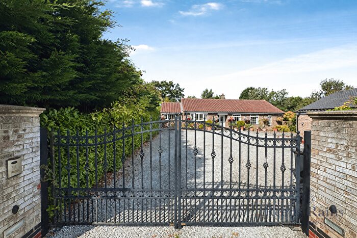 3 Bedroom Bungalow For Sale In Back Lane, Hemingbrough, Selby, North Yorkshire, YO8