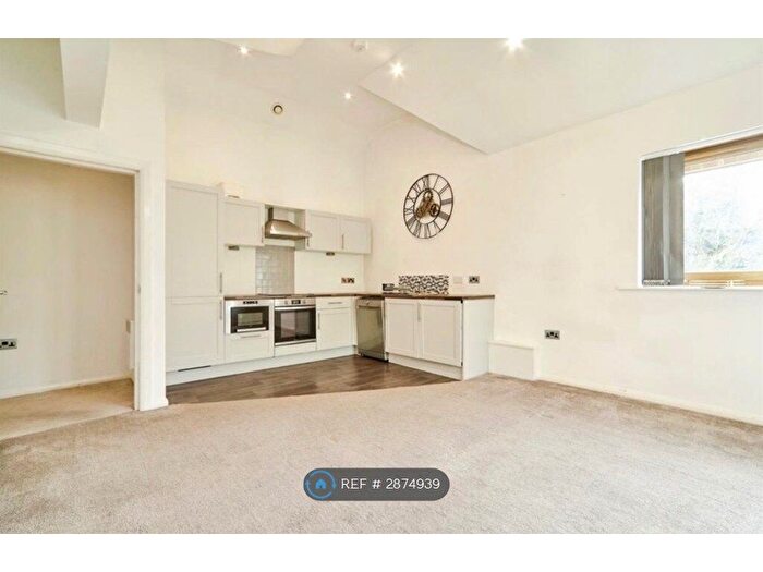 2 Bedroom Flat To Rent In The Green, Bingley, BD16