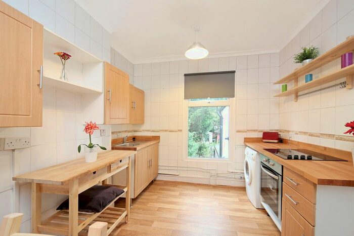 2 Bedroom Flat To Rent In Elgin Road, Addiscombe, Croydon, CR0