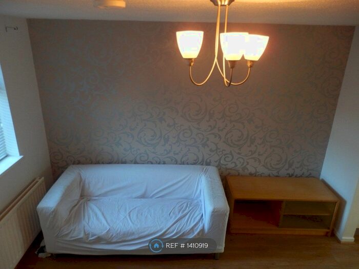 2 Bedroom Terraced House To Rent In Gillies Street, Newcastle Upon Tyne, NE6