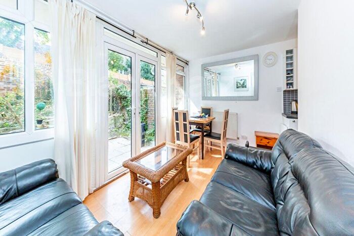 4 Bedroom Flat To Rent In Penderyn Way, Tufnell Park, N7
