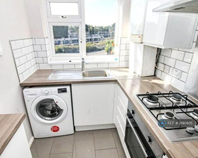 2 Bedroom Flat To Rent In Hutton Road, Shenfield, Brentwood, CM15
