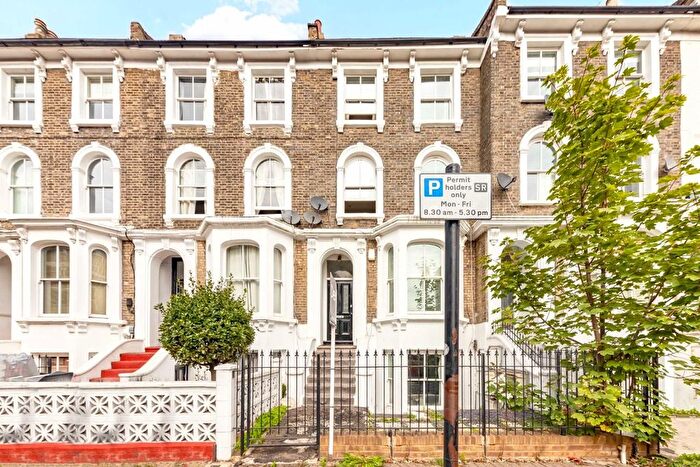 3 Bedroom Flat To Rent In Landor Road, London, SW9