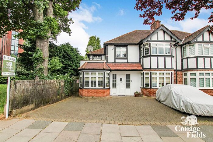5 Bedroom Property To Rent In Wynchgate, London, N14