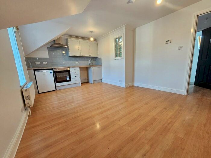 1 Bedroom Apartment To Rent In Flat, Claude Road, Cardiff, CF24