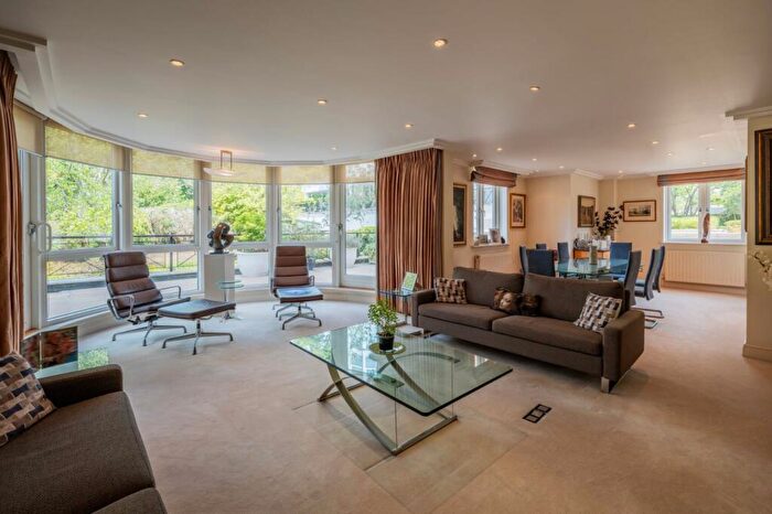 4 Bedroom Apartment For Sale In Kidderpore Avenue, London, NW3