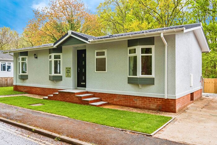 2 Bedroom Mobile/park Home For Sale In King Edward Mobile Home Park, Baddesley Road, North Baddesley, Southampton, SO52