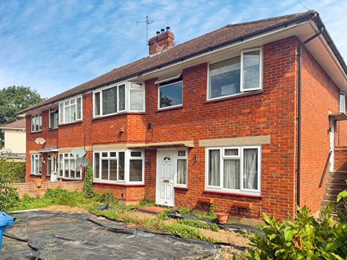 2 Bedroom Maisonette For Sale In Birchett Road, Farnborough, Hampshire, GU14