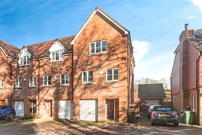 4 Bedroom End Terrace House For Sale In Pecche Place, Chineham, Basingstoke, Hampshire, RG24