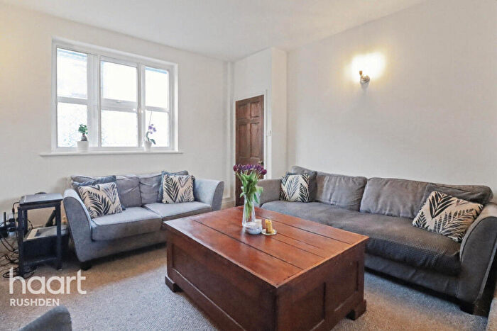 3 Bedroom Terraced House For Sale In High Street, Rushden, NN10