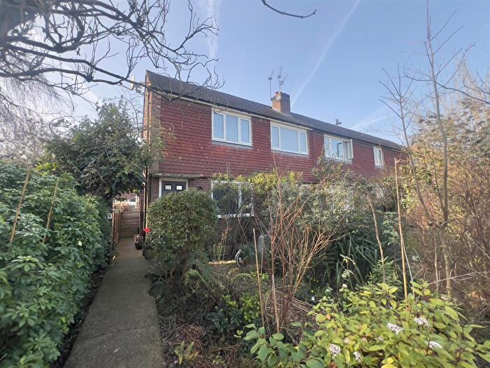 2 Bedroom Maisonette To Rent In Pinewood Green, Iver Heath, Buckinghamshire, SL0