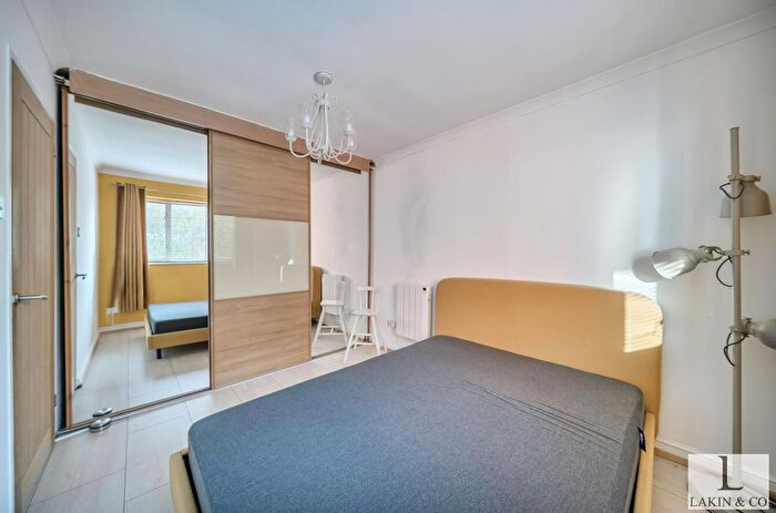 1 Bedroom Flat For Sale In Cumbrian Way, Uxbridge, UB8