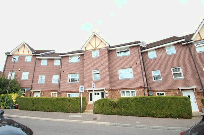 2 Bedroom Flat To Rent In Parkland Mead, Bromley, Bromley, BR1