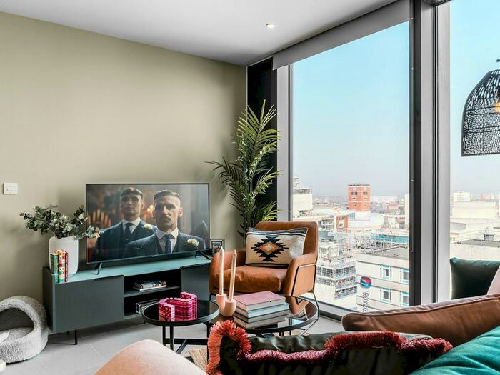 2 Bedroom Apartment To Rent In The Mercian, Broad Street, Birmingham, B15