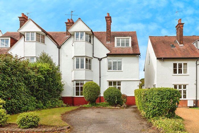 5 Bedroom Semi-detached House For Sale In Norton Way South, Letchworth Garden City, SG6