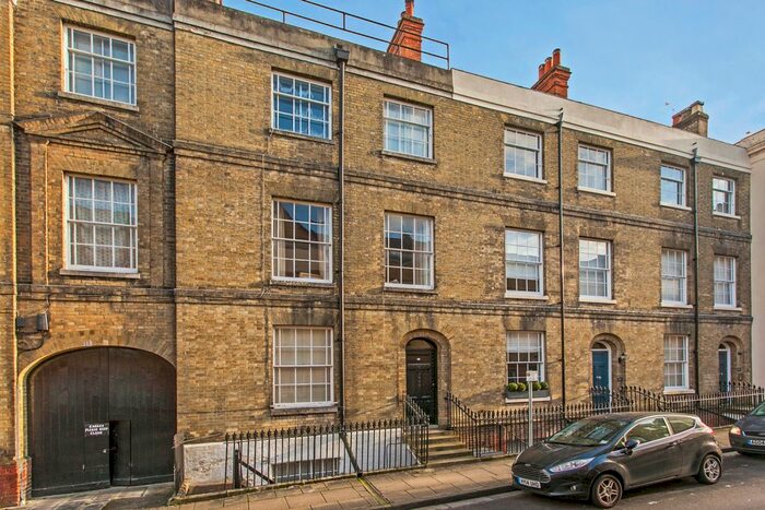 2 Bedroom Flat To Rent In St Peter Street, Winchester, SO23