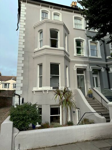 2 Bedroom Flat To Rent In Clarendon Villas, Hove, BN3
