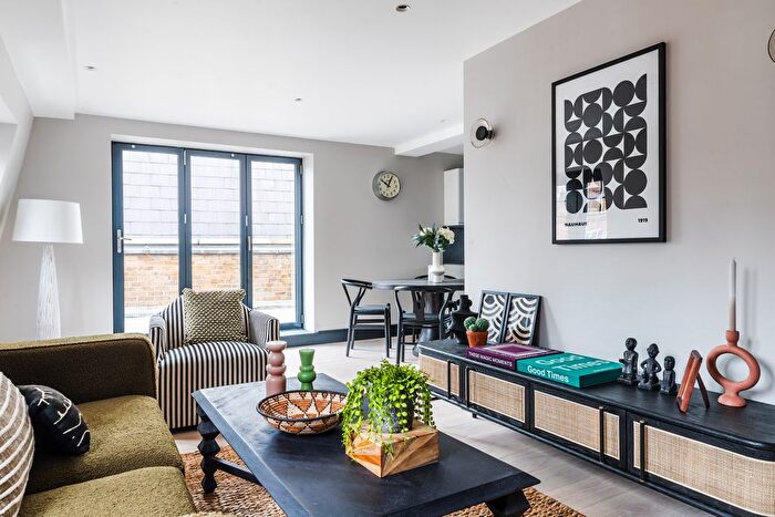 3 Bedroom Flat To Rent In Parker Street, Covent Garden, WC2B