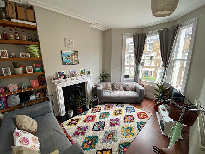 2 Bedroom Flat To Rent In Chantrey Road, London, SW9