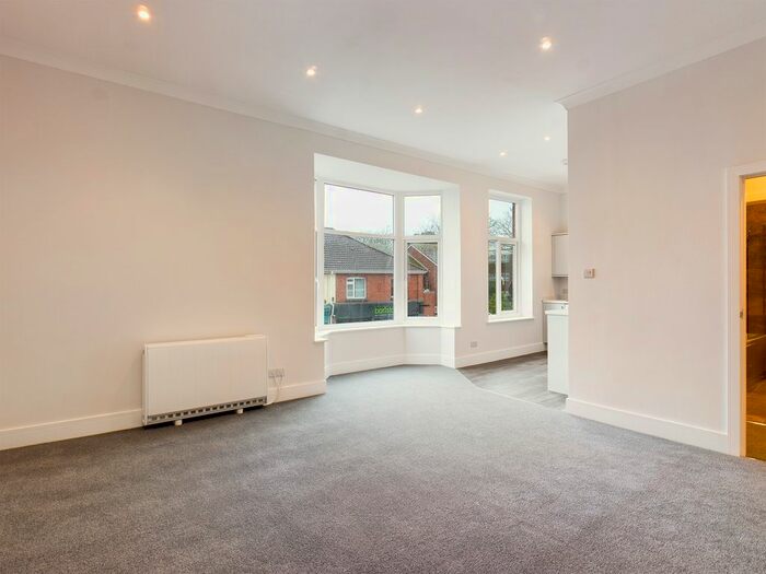 2 Bedroom Flat To Rent In Torquay Road, Paignton, TQ3