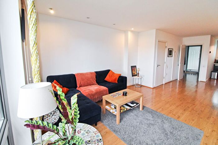2 Bedroom Flat To Rent In Wick Lane, London, E3