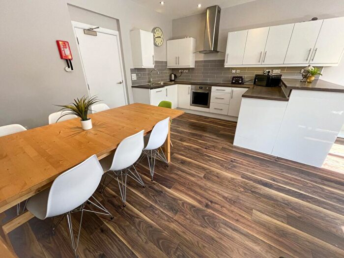 1 Bedroom House To Rent In Duke Street, L1