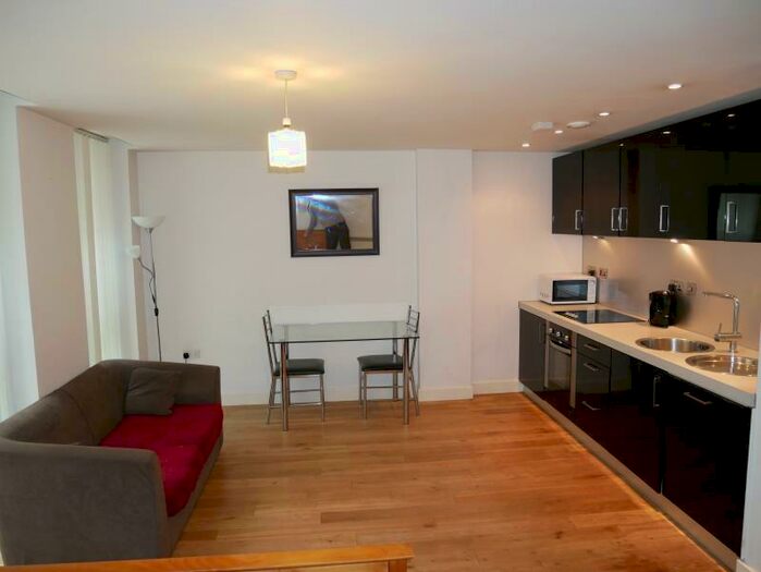 Studio To Rent In Flat Tayson House, Chapel Street, Bradford, BD1