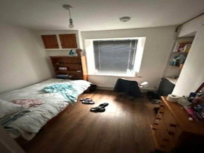 1 Bedroom House To Rent In Neath Road, Briton Ferry, SA11