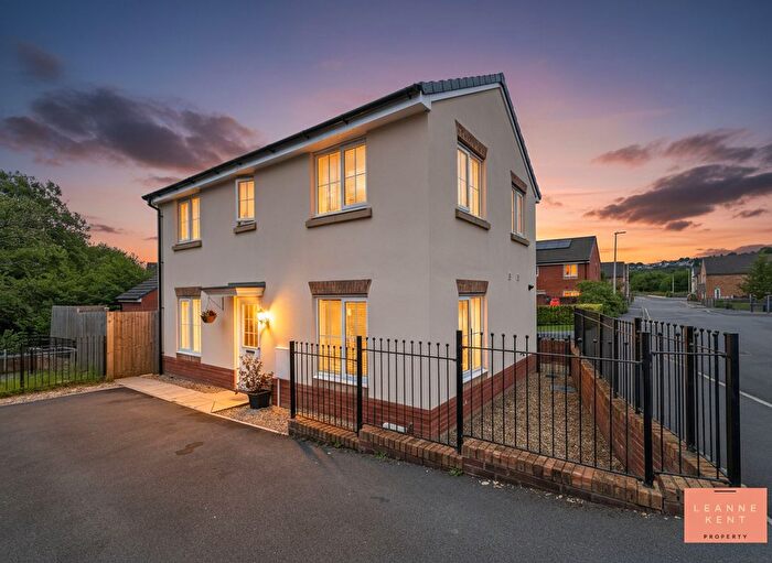 3 Bedroom Detached House For Sale In Waun Draw, Caerphilly, CF83